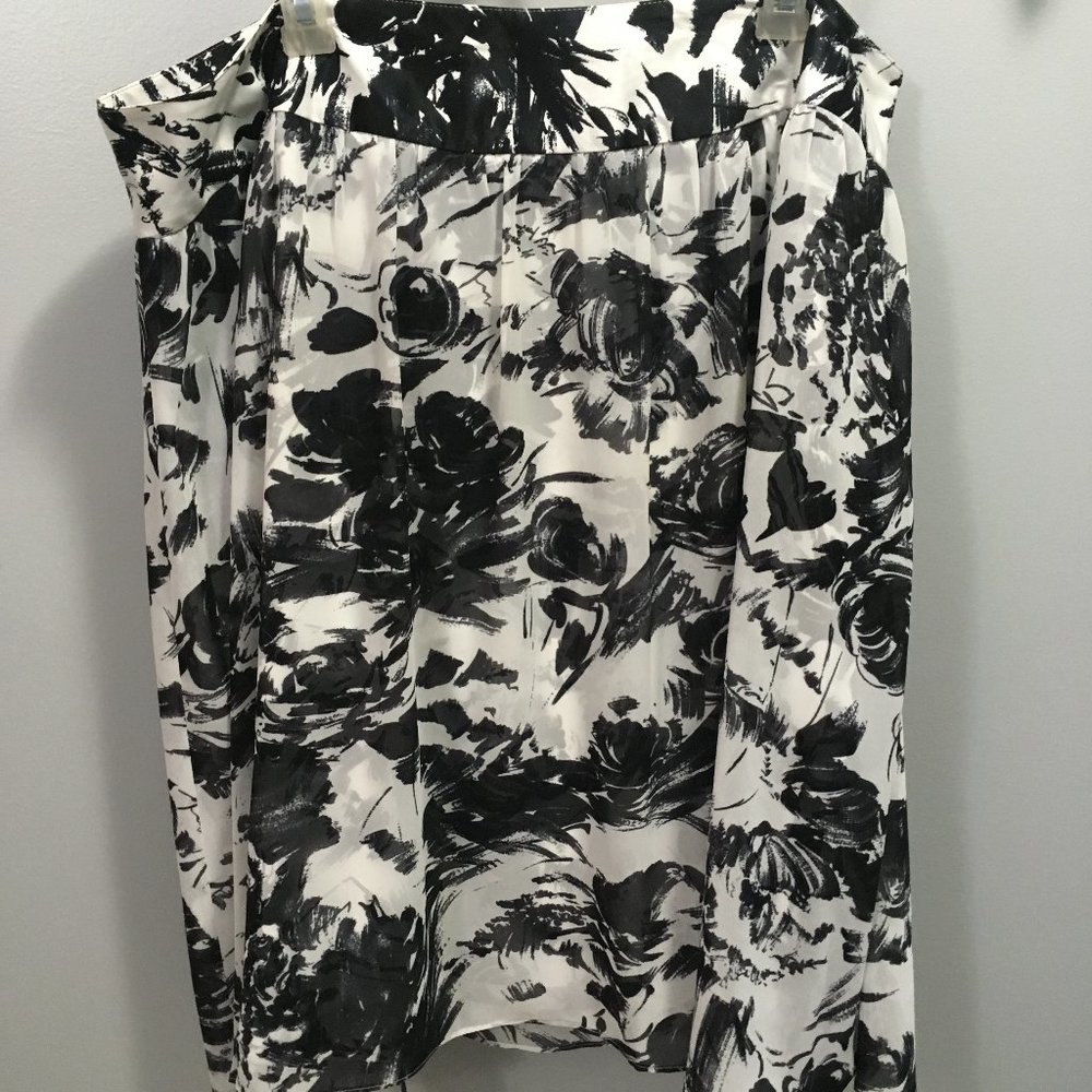 Black and white Josephine Chaus skirt size 18W